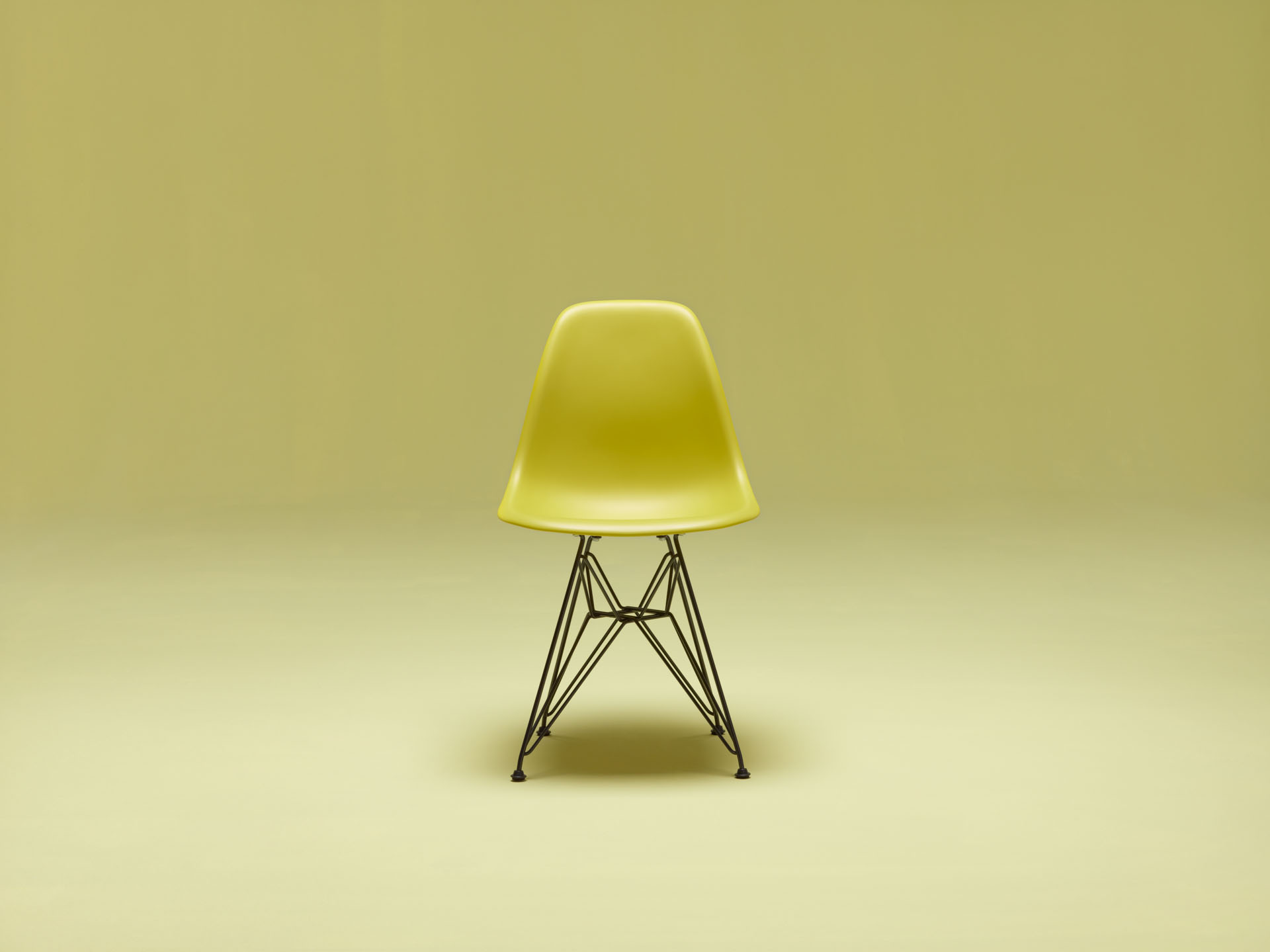 EAMES PLASTIC SIDE CHAIR DSR