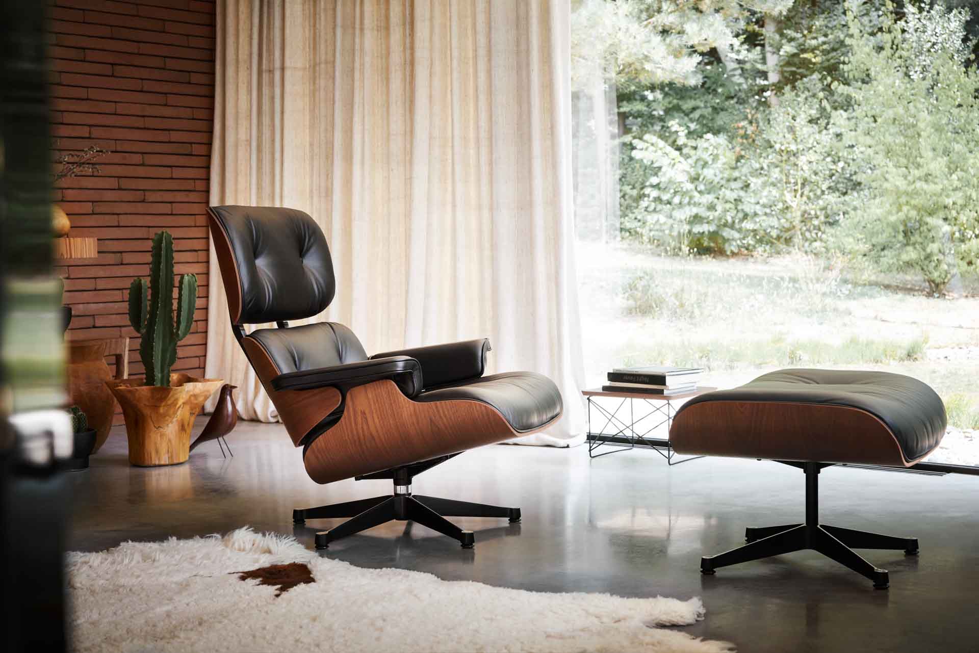 LOUNGE CHAIR OTTOMAN VITRA