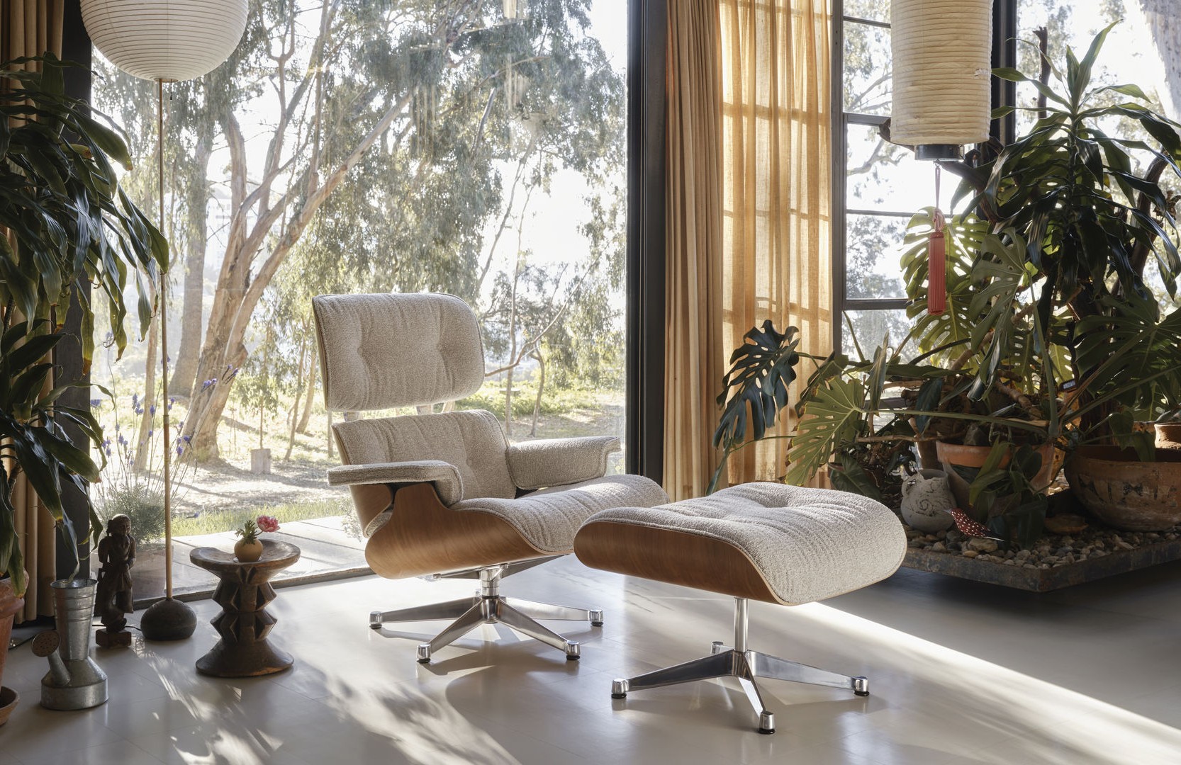 LOUNGE CHAIR OTTOMAN